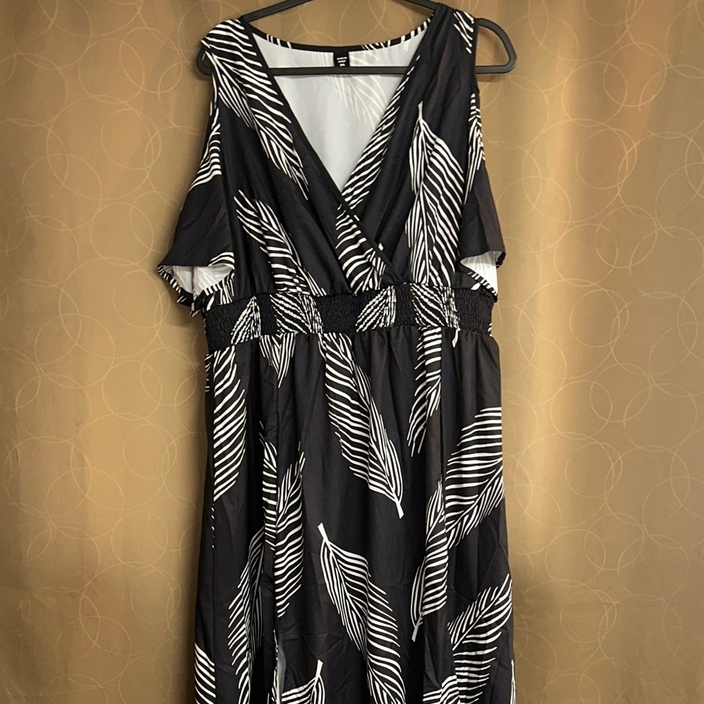 Elegant Black and White Leaf Print Dress